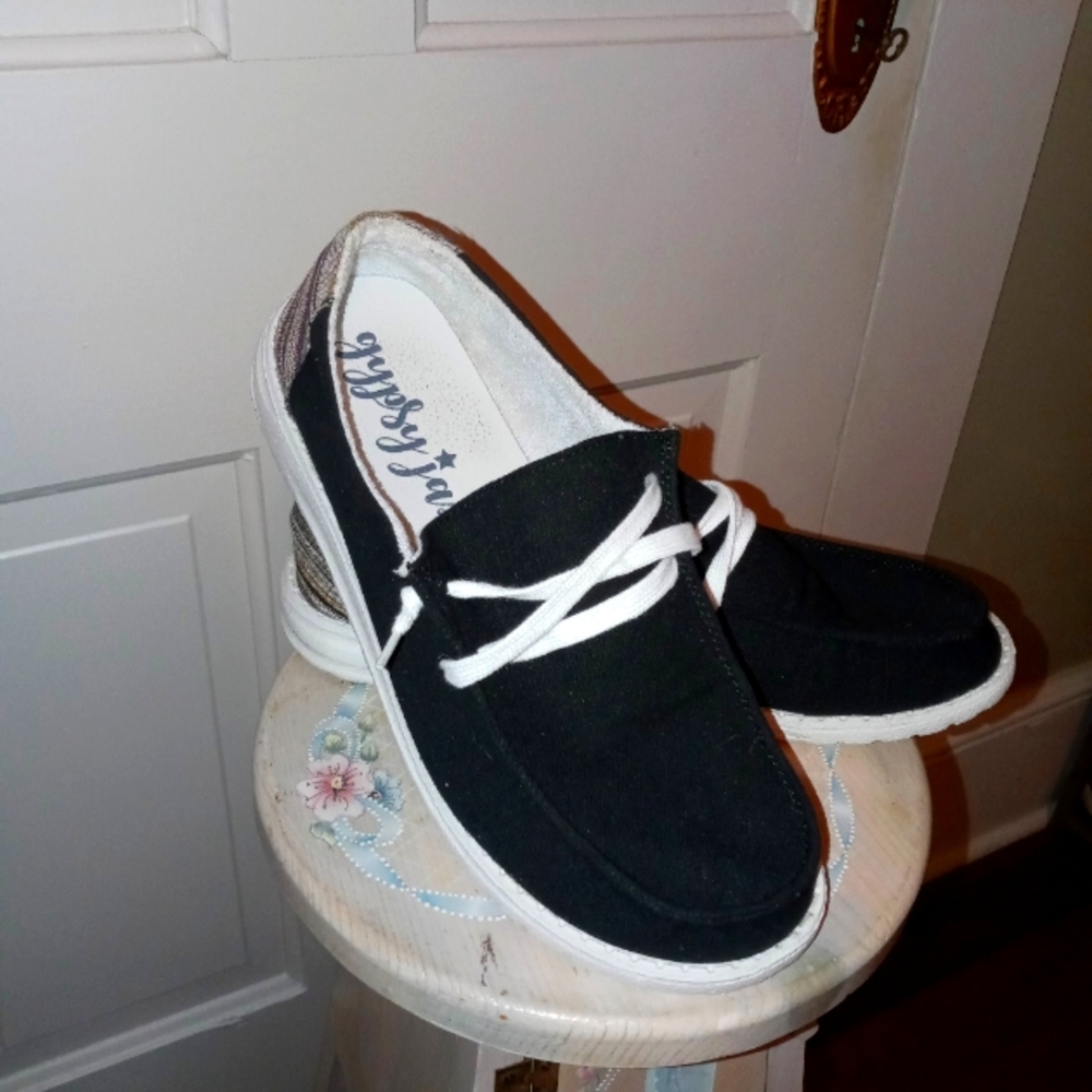 Gypsy Jazz, black and white, GUC, size 10